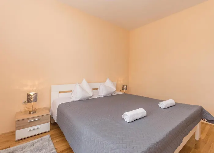 Σπίτι διακοπών 5 Bedroom Cozy In Biograd Na Moru