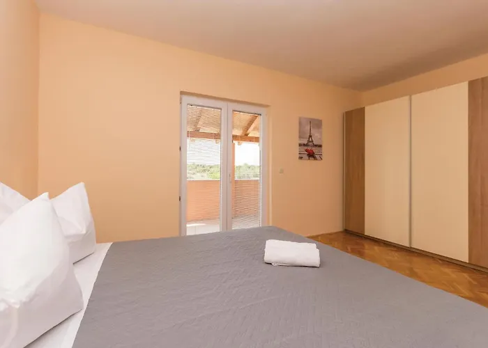 5 Bedroom Cozy In *
