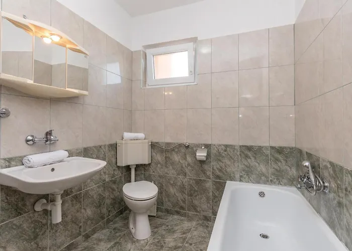 5 Bedroom Cozy In * Биоград-на-Мору