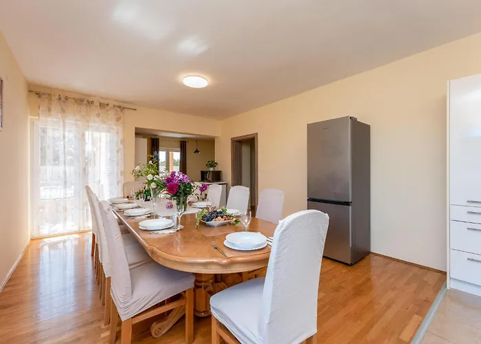 Σπίτι διακοπών 5 Bedroom Cozy In