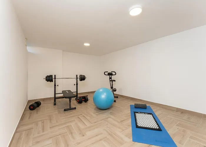 5 Bedroom Cozy In * Биоград-на-Мору