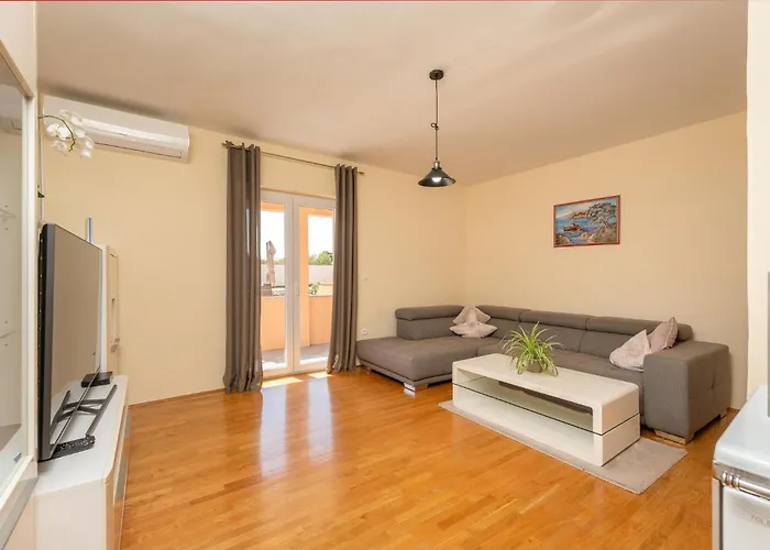 5 Bedroom Cozy In Σπίτι διακοπών *