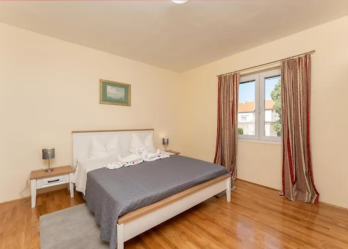 5 Bedroom Cozy In Biograd Na Moru