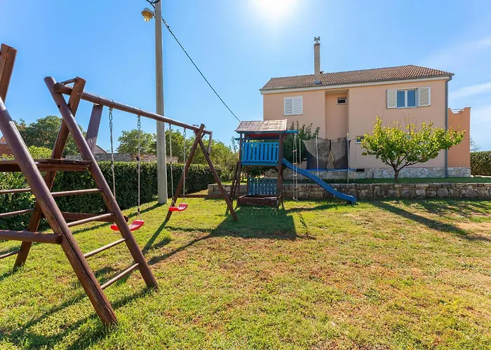 Σπίτι διακοπών 5 Bedroom Cozy In *