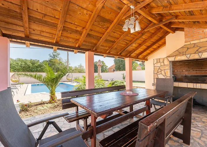 5 Bedroom Cozy In Σπίτι διακοπών Biograd Na Moru