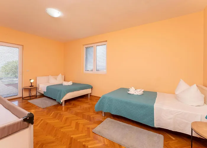 5 Bedroom Cozy In Дом отдыха *