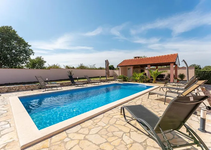 Σπίτι διακοπών 5 Bedroom Cozy In *