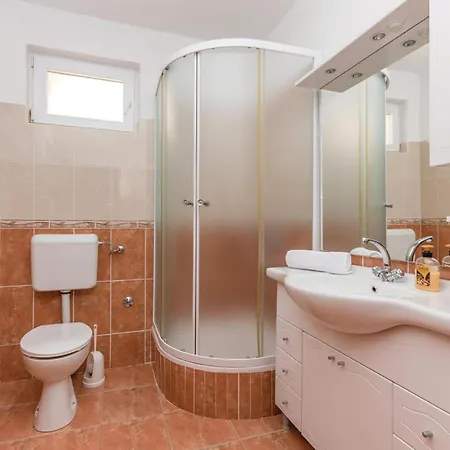 5 Bedroom Cozy In Prázdninový dům