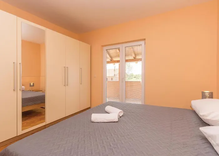 Дом отдыха 5 Bedroom Cozy In Биоград-на-Мору