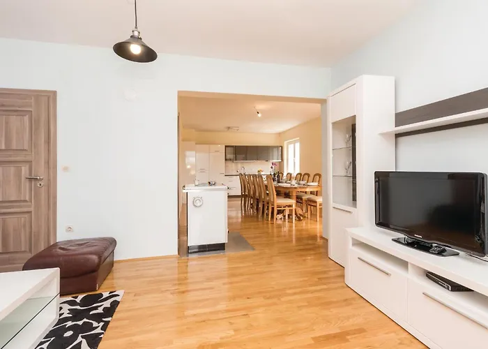 5 Bedroom Cozy In *