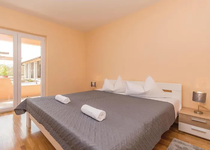 Дом отдыха 5 Bedroom Cozy In *