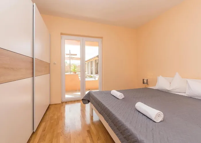 5 Bedroom Cozy In Дом отдыха Биоград-на-Мору