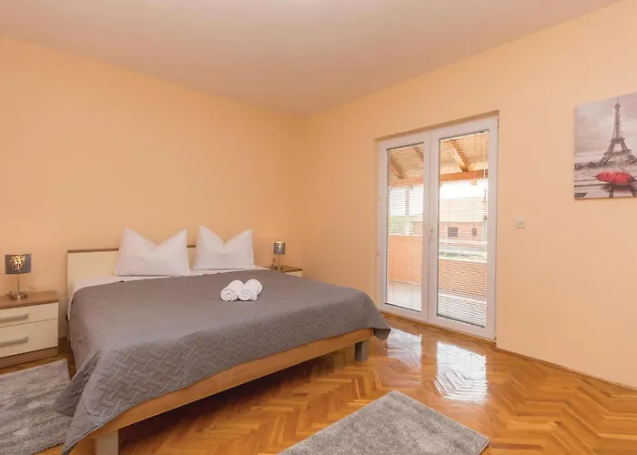 5 Bedroom Cozy In * Биоград-на-Мору