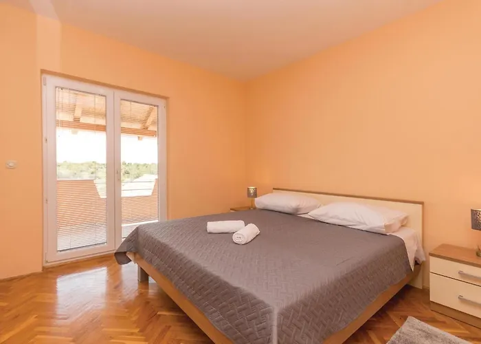 Дом отдыха 5 Bedroom Cozy In