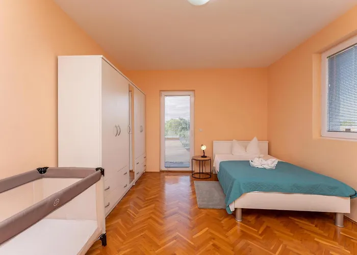 5 Bedroom Cozy In Дом отдыха *