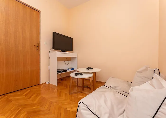 5 Bedroom Cozy In Биоград-на-Мору